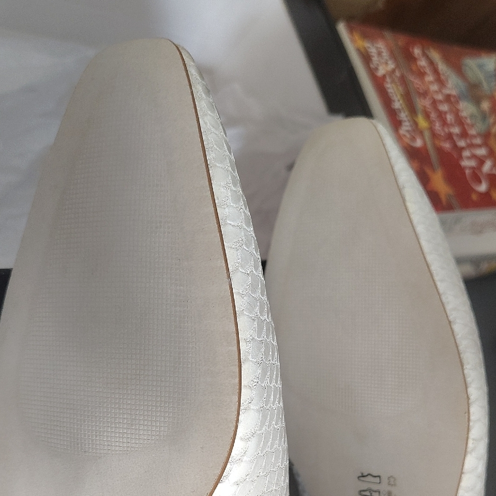 Saks Fifth Avenue Snake Embossed Leather Flats NWT Comes With The Box 9.5 - Picture 8 of 10